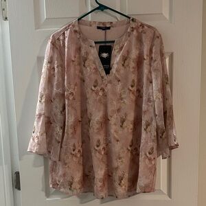 Elegant Floral Blouse in Soft Pink